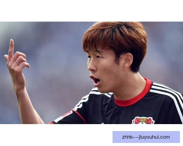 酒井宏树捧起亚冠奖杯庆祝辉煌胜利瞬间 酒井宏树捧起亚冠奖杯庆祝辉煌胜利瞬间