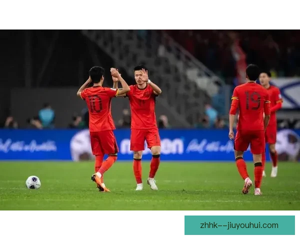 中国男足世预赛生死战险胜新加坡 收获关键三分重燃晋级希望 中国男足世预赛生死战险胜新加坡 收获关键三分重燃晋级希望
